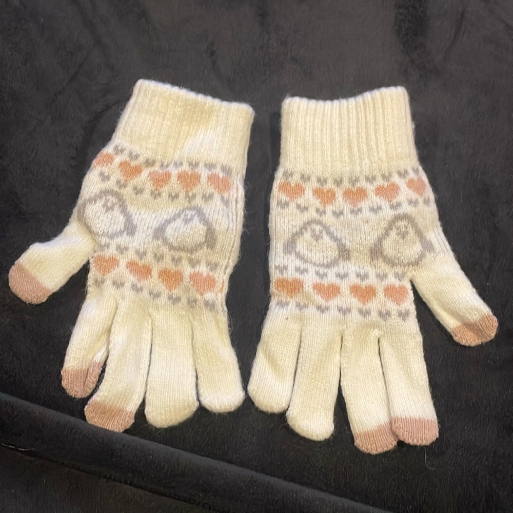 BRAND NEW ⭐️ woman’s knit gloves with tech touch on 6 fingers